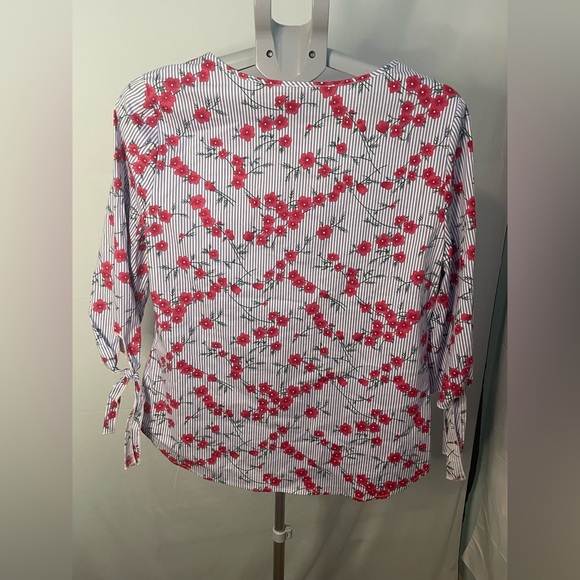 Floral Striped Women's Top size medium - Picture 6 of 7